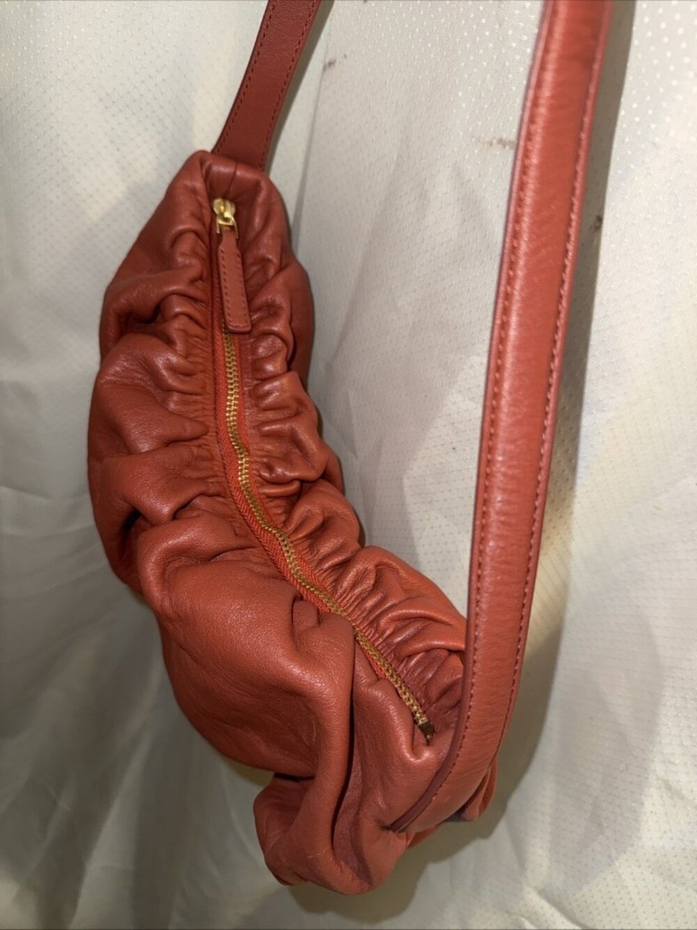 Anthropologie Shoulder Bag Lamb Leather Brown Rust Gathered Runched Gold Zipper - Picture 10 of 16